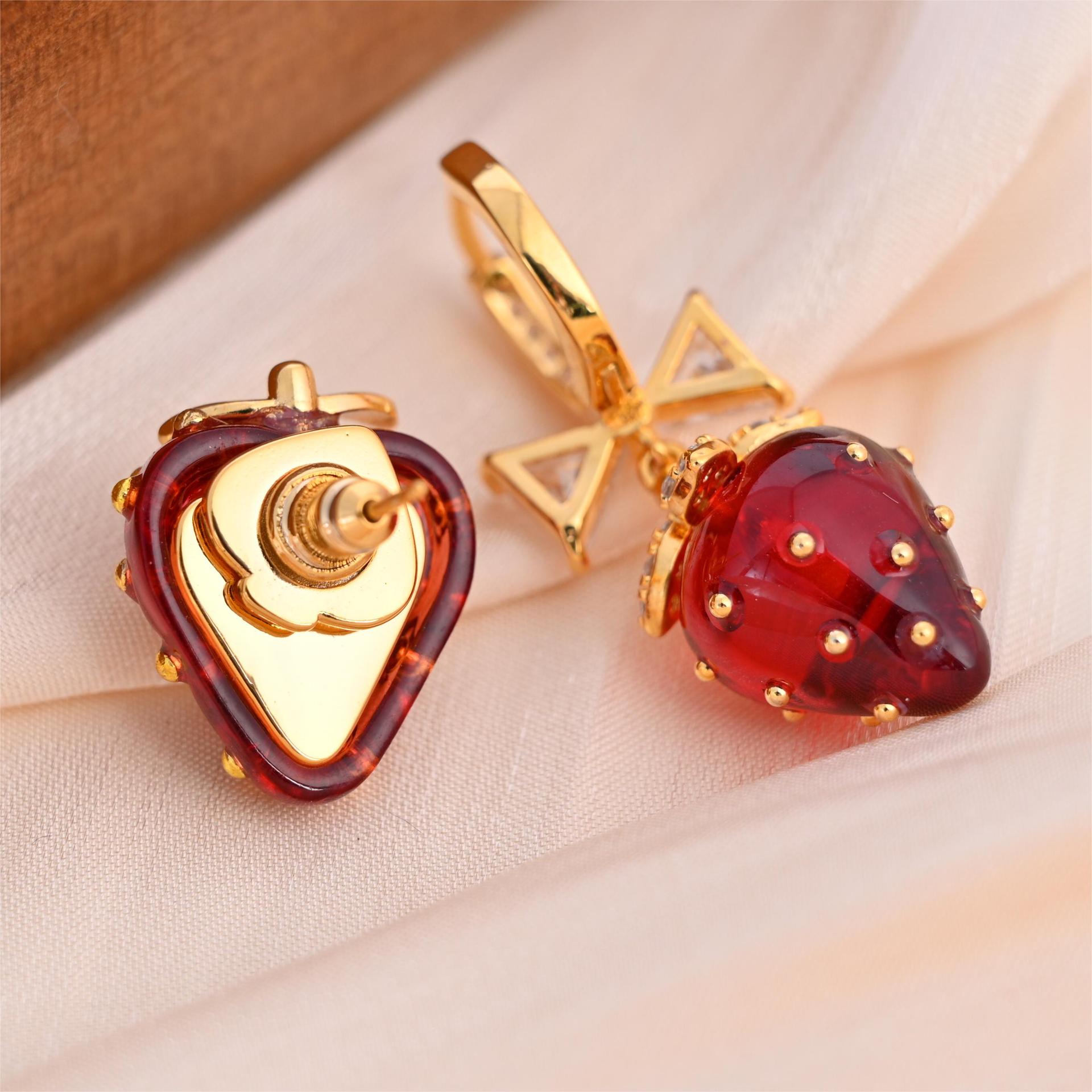 8g Weight Copper Ear Needle Material 1 Pair Cute Sweet Fruit Strawberry Plating Resin Copper Zircon Drop Earrings