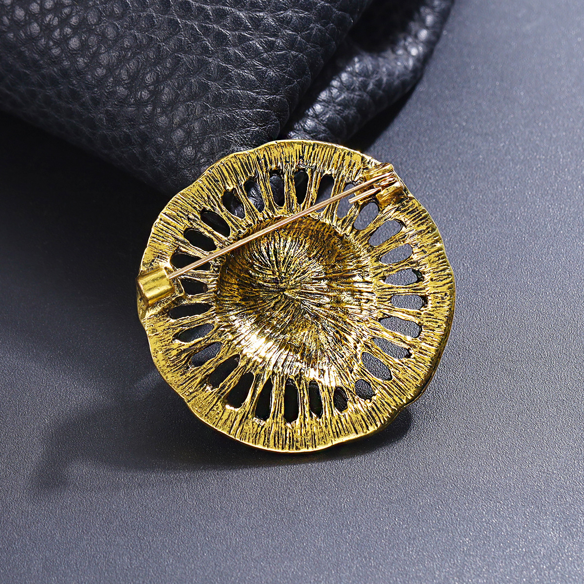 Vintage leeuwen broche voor heren, elegante pin voor colbert_voghion.com