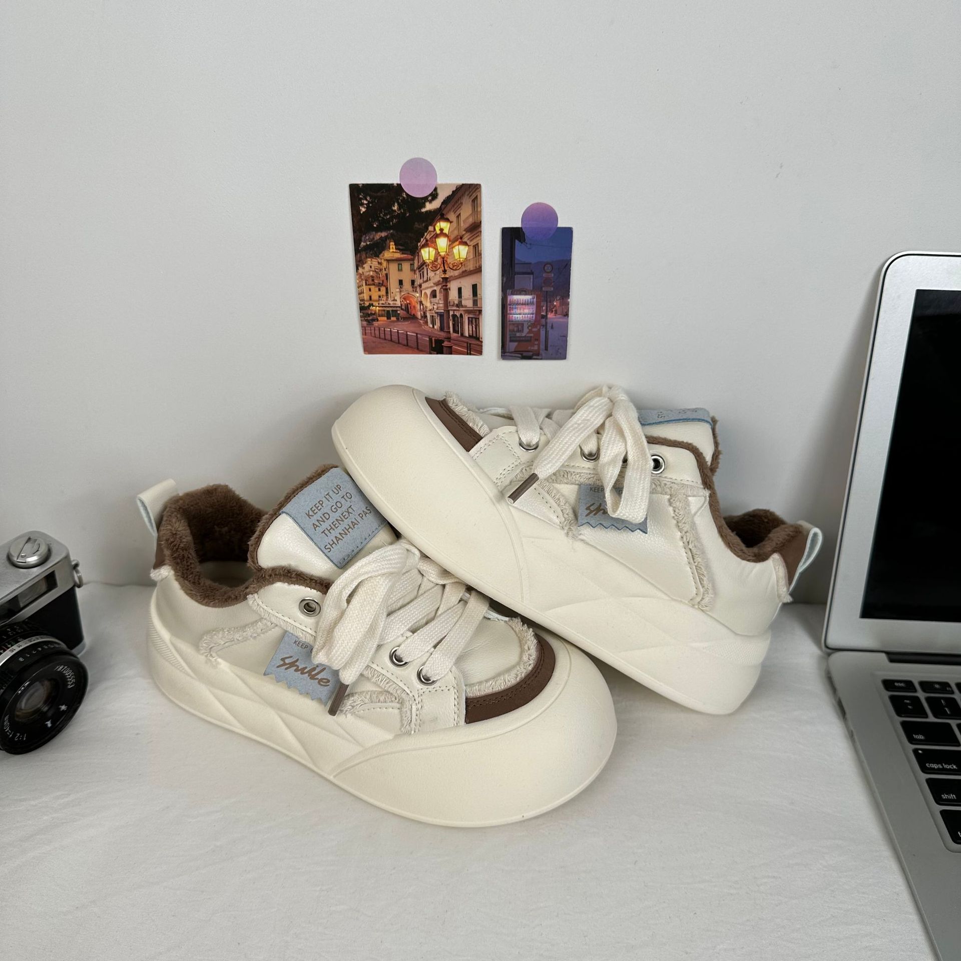 Yuanbo2024 invierno estudiantes calentamiento de algodón zapatos de mujer de suela gruesa de altura baja con zapatos de lana de estilo coreano
