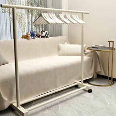 クリーム風ハンガー寝室は軽くて豪華です。