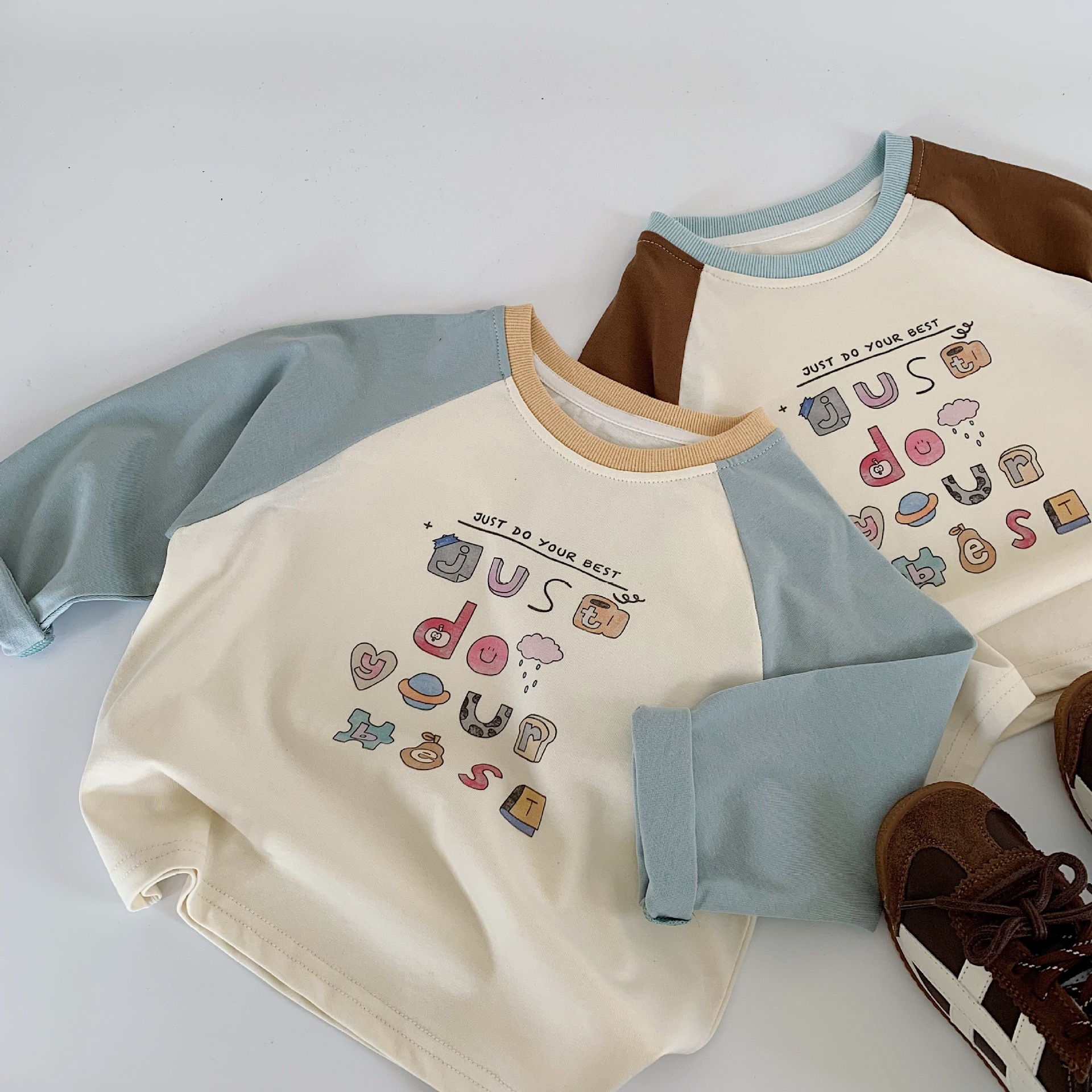 Camiseta para niños Maibao 2025 otoño nuevo estilo para niños y niñas manga raglán de dibujos animados camisa de fondo jersey para bebés marea t