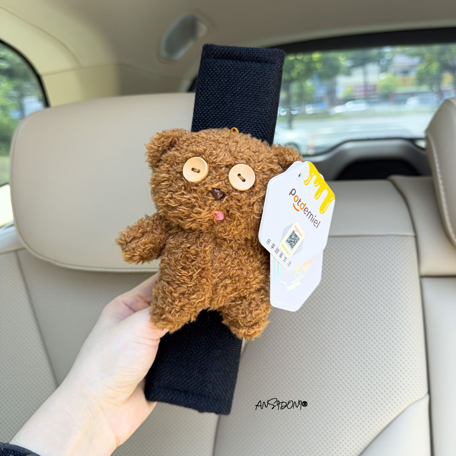 Authentic Minions Car Seatbelt Shoulder Pads Anti-Strangle Car Seatbelt Cover Car Interior Decoration Ornament for Women