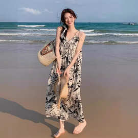2026夏季新款茶歇法式吊带连衣裙女水墨画复古气质高级感中长裙子