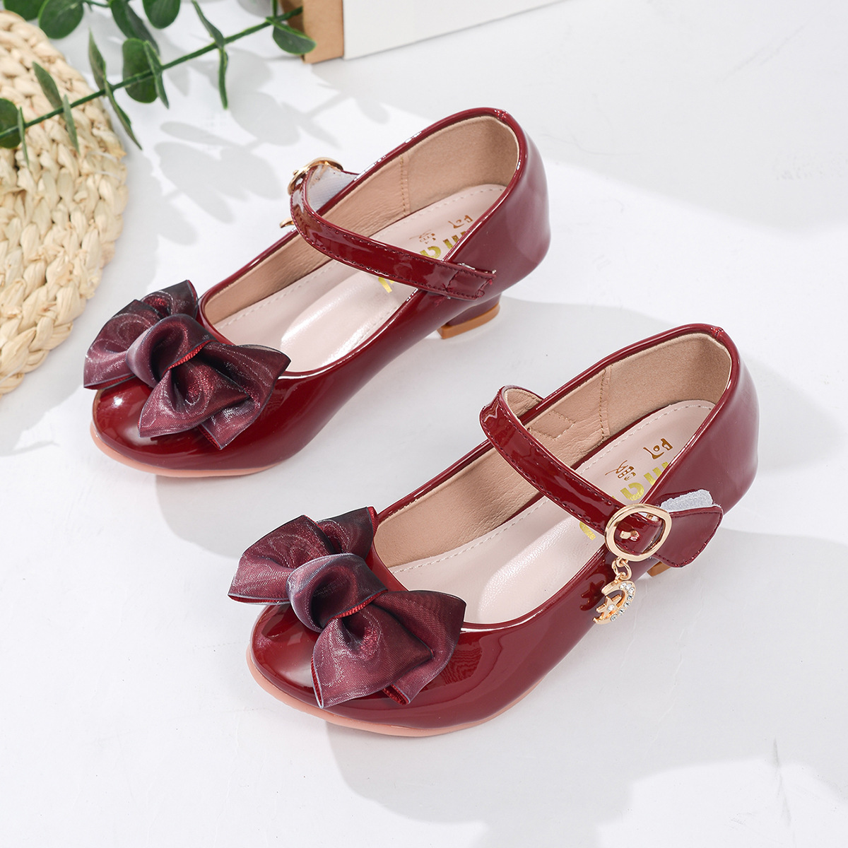 Zapatos de niña 2025 nuevo estilo coreano moda zapatos de princesa para niñas mocasines versátiles con lazo zapatos de cuero para niñas pequeñas