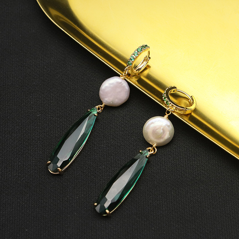 1 Pair Retro Square Inlay Copper Zircon Drop Earrings display picture 1