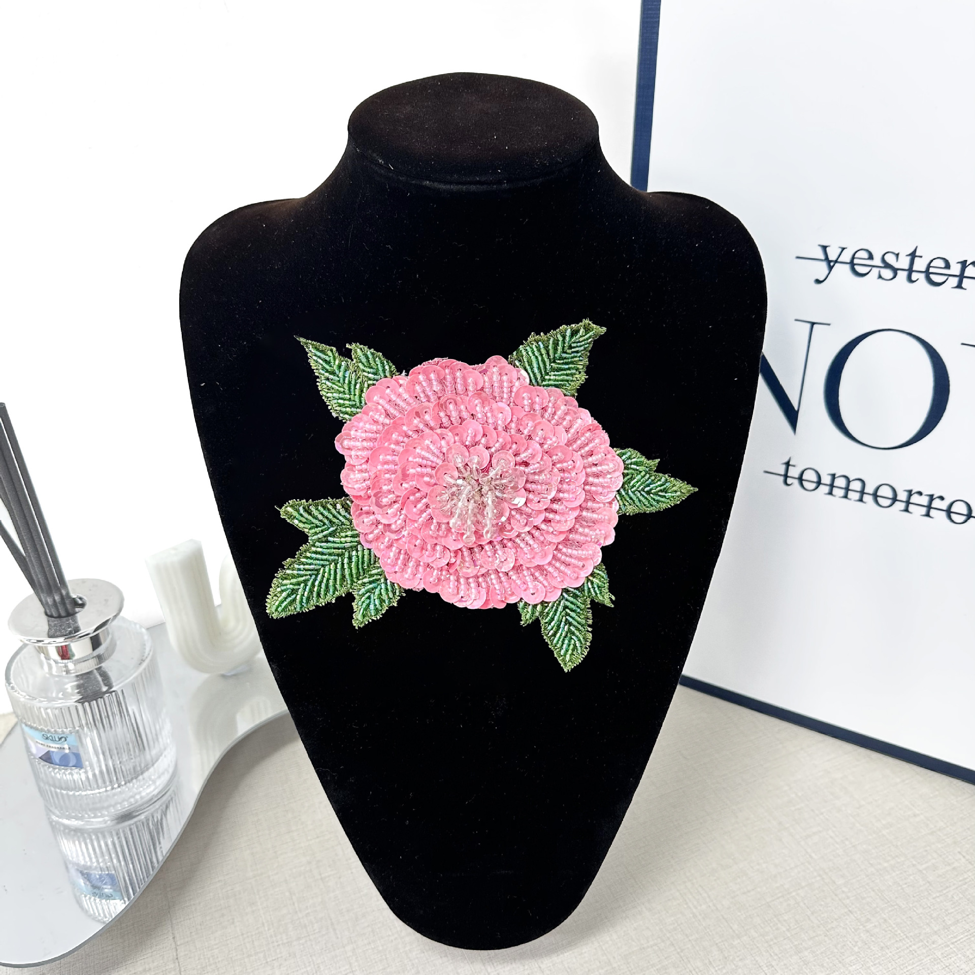 Pequeña mano de clavos de cuentas de tela sequinilla bordado parche de decoración Cheongsam accesorios de ropa pequeña rosa accesorios image 11