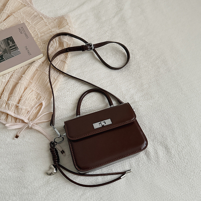 Bolsa de alto valor para mujeres 2026 primavera nuevo retro bolso de mochila diario estilo extranjero bolso de mano casual