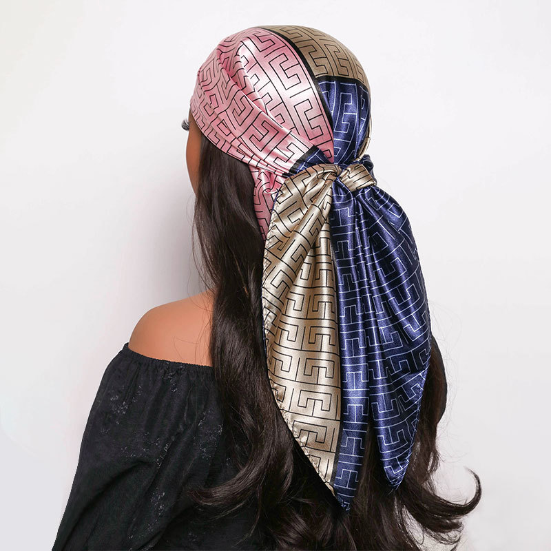 Foulard versatile in seta con motivo geometrico a blocchi di colore, grande scialle quadrato in finta seta, elastico per capelli alla moda per donna_voghion.com