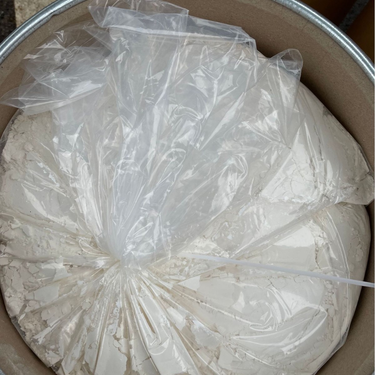 草铵膦95%原药 包装25kg纸板桶 外观白色结晶除草剂