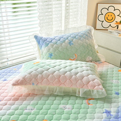 New milk velvet lace fitted sheet, winter thickened quilted three-piece bed cover, non-slip quilted mattress protector