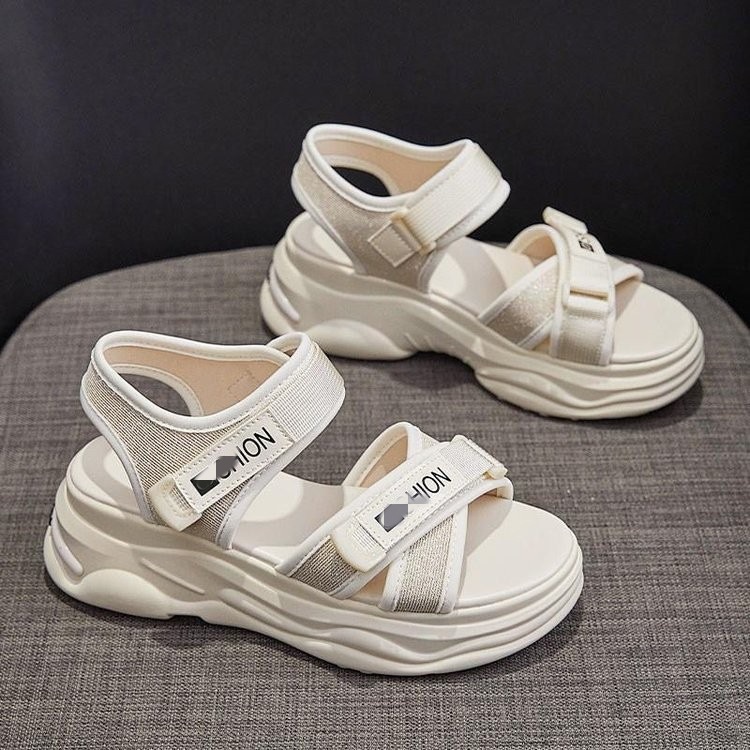 Papa sandalias deportivas muffin 2026 nuevo estilo versátil de verano casual ligero y grueso para aumentar la playa sandalias romanas