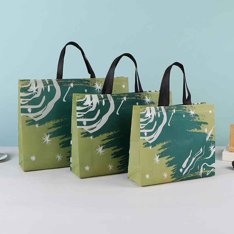 Bolsas de mano no tejidas al por mayor bolsas de embalaje estereoscópicas resistentes al desgaste bolsas de embalaje de dormitorios de estudiantes bolsas de mano en stock