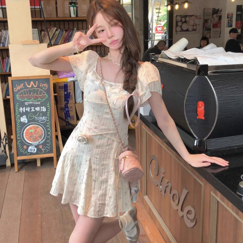 甜美百搭2025年夏季法式碎花小个子绝美方口领收腰连衣短裙A字裙|undefined