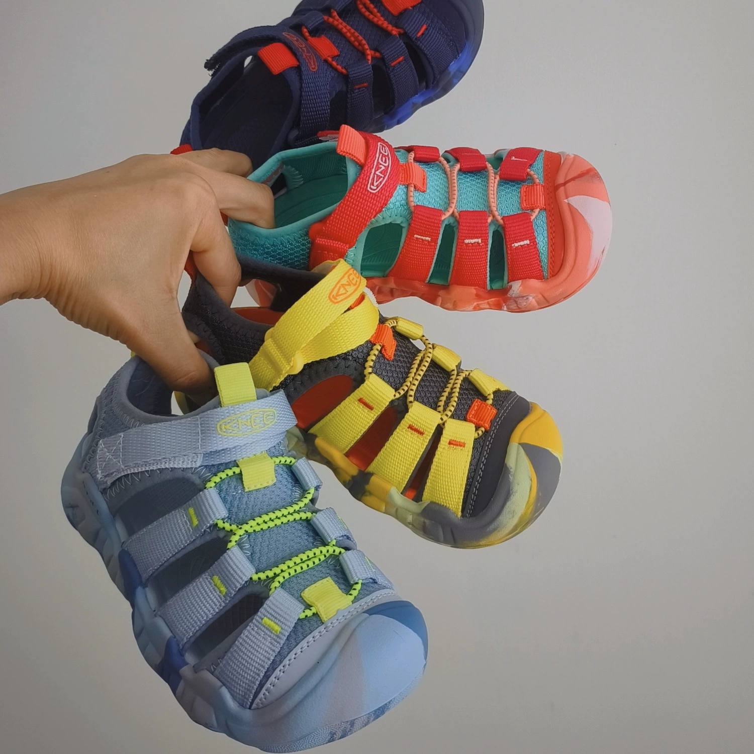 Детские сандалии Коэн 2025 новые мальчики и девочки повседневные дышащие наружные туфли