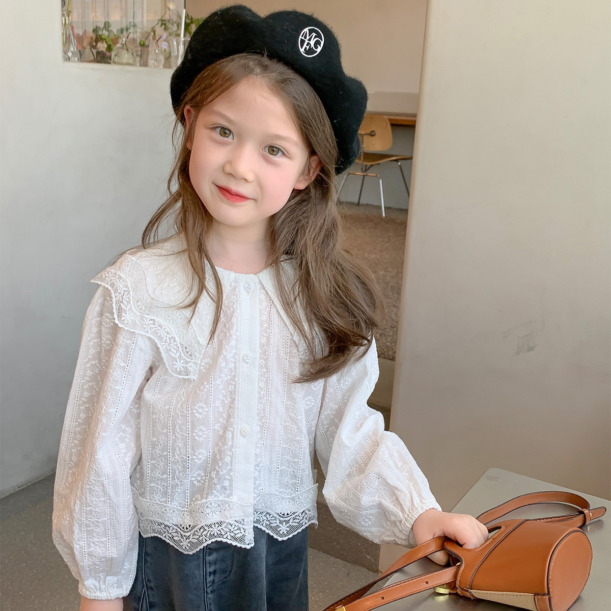 Camisa de muñeca de las niñas 2023 otoño nuevo estilo dulce bordado hueco superior de los niños camisa superior de encaje