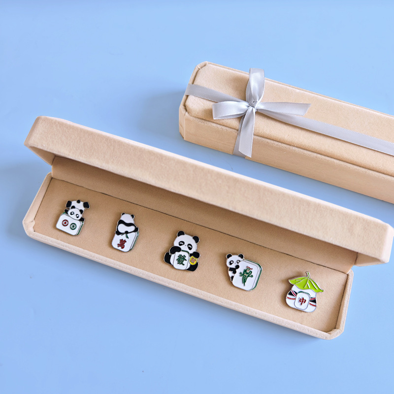 [마작 팬더 브로치 5개 선물 상자] + 선물 가방