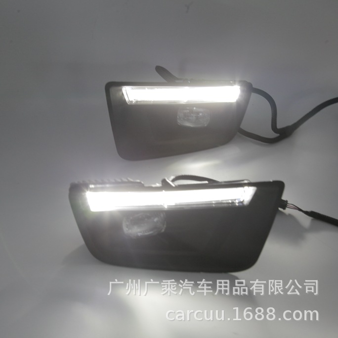 Aplicable a TOYOTA HERALEX 21 - 22 años de luz diurna HILUX LED línea recta de luz diurna de Oriente Medio