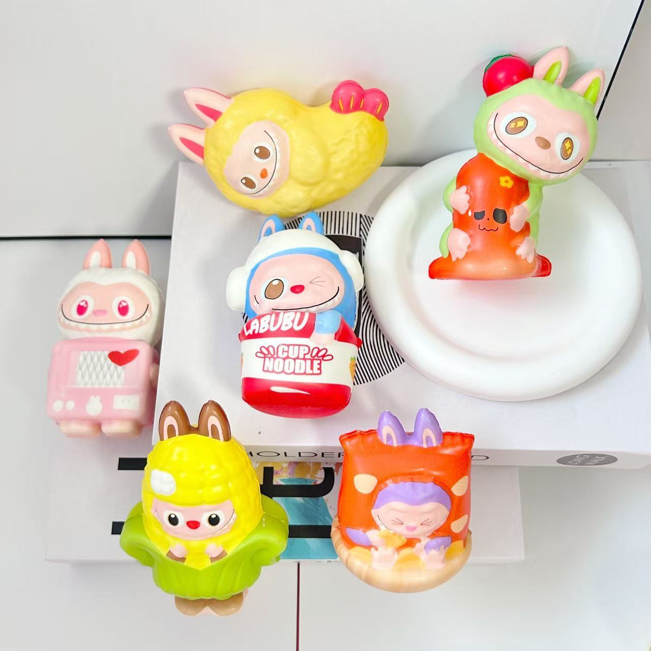 Nuevos bocadillos de dibujos animados, ropa de tela pellizcada, juguetes para niños, rebote lento, adornos periféricos hechos a mano, regalos descomprimidos al por mayor image 4