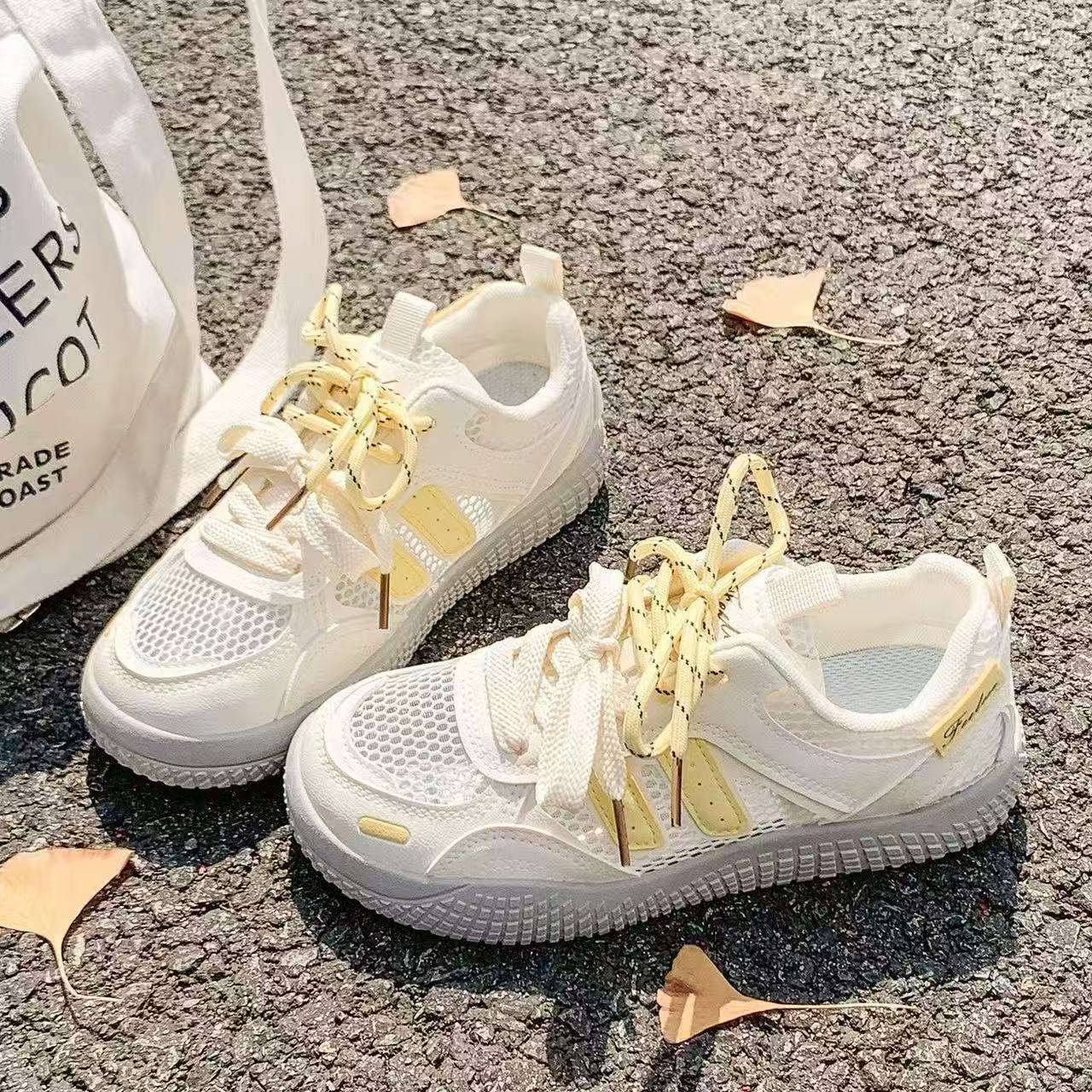 2026 primavera y verano nuevo estilo coreano suela gruesa aumentó zapatos deportivos casuales de mujer malla transpirable de moda versátil zapatos individuales