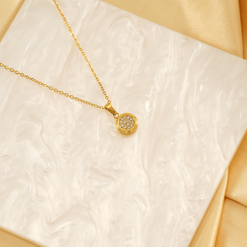 Fashionable pendant with zircon stainless steel