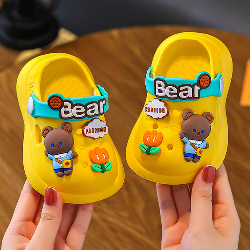 Kids' Crocs for Boys and Girls, Indoor & Outdoor Closed-Toe Shoes, Non-Slip Baby Shoes, Breathable Hollowed-Out Shoes for Toddlers and Young Children