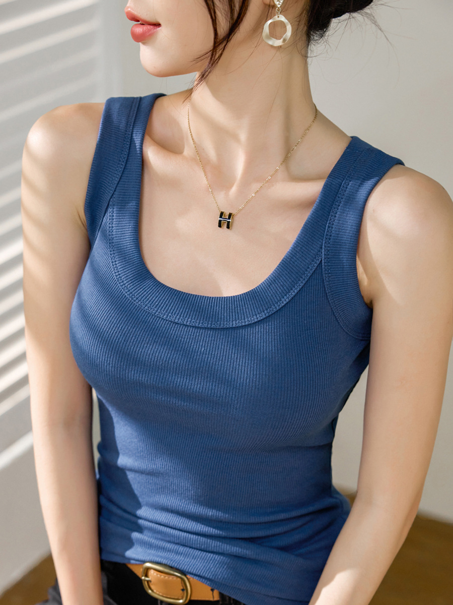 Camisola acanalada antiexposición de verano 2026 para mujer, ropa interior de moda directamente de fábrica.