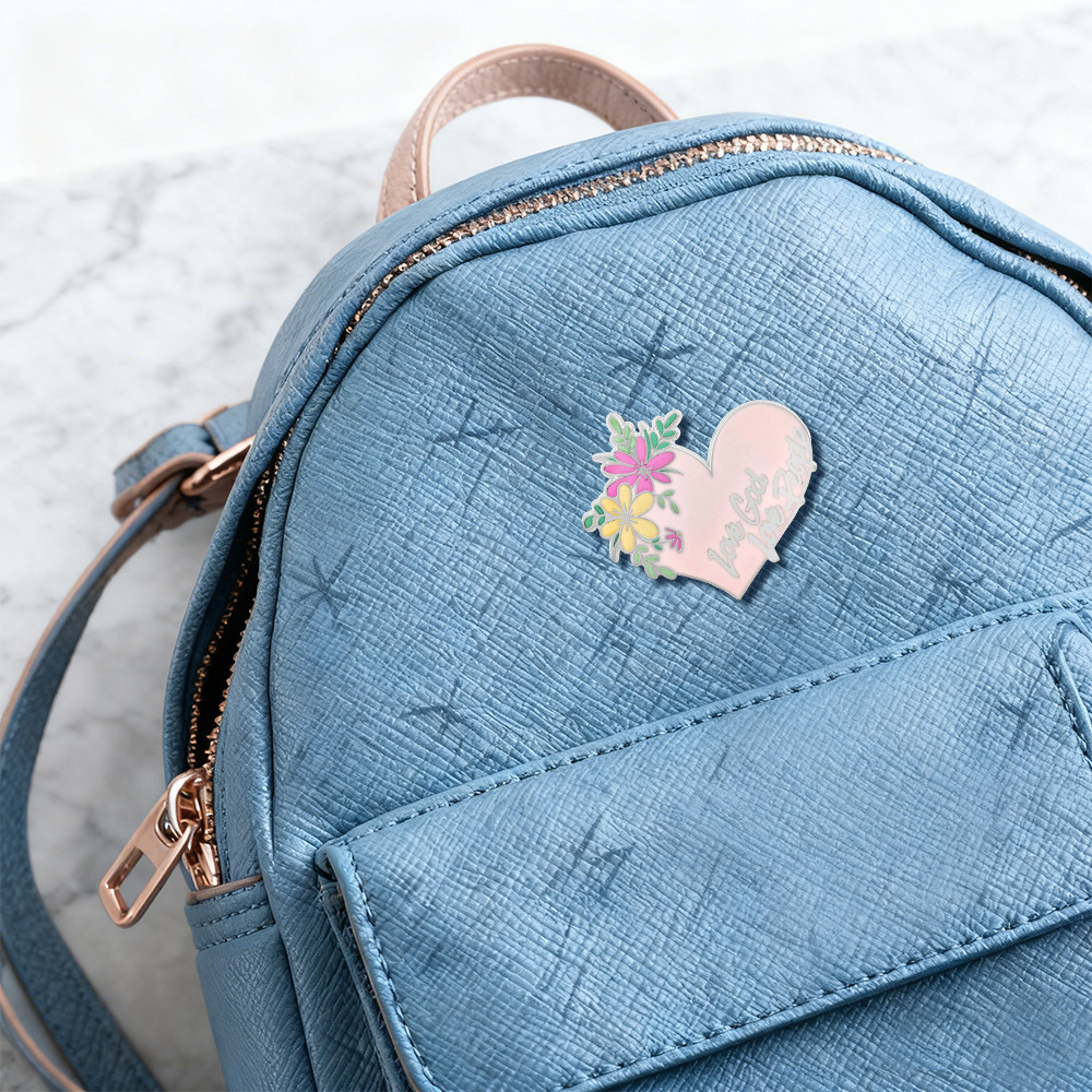 Love Everything Brooch Flower Heart-Shaped Pink Badge Faith Blessing Metal Pin Fashion Collar Jewelry Backpack Accessories