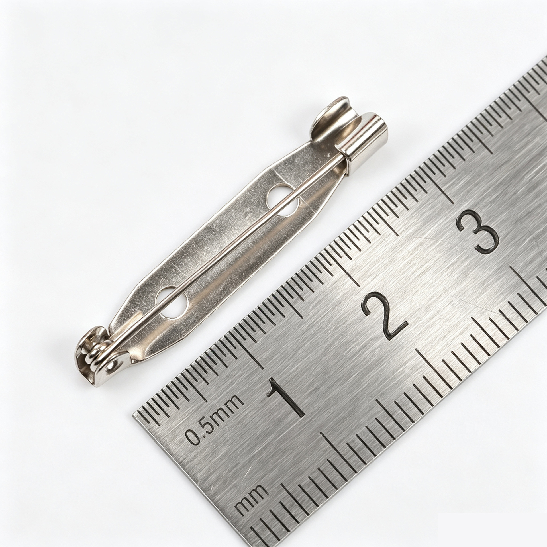 3.0cm nickel color brooch