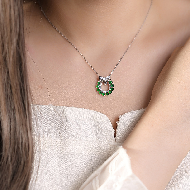Ngọc lục bảo xanh (không có dây chuyền)