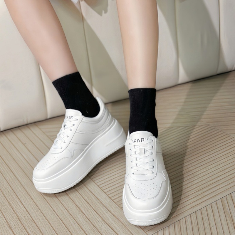 Breathable white sneakers platform for leisure