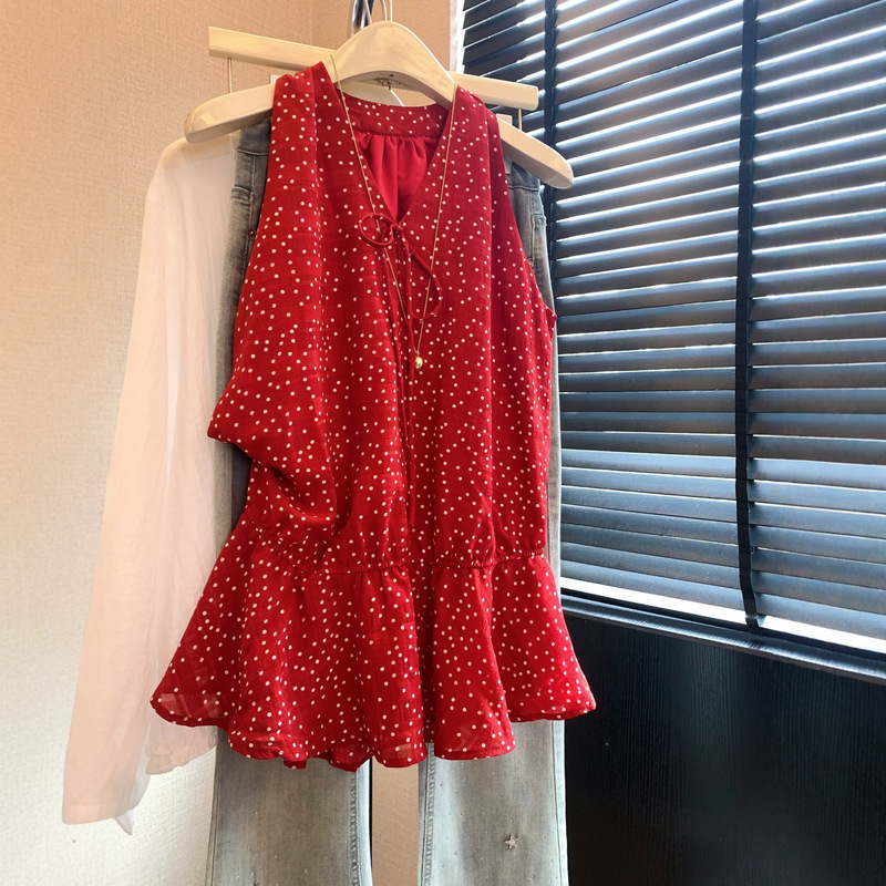 Real shot~French retro style V-neck polka dot sleeveless shirt for women, 2026 summer Korean version, waist-cinching, slimming, elegant top Real shot~French retro style V-neck polka dot sleeveless shirt for women, 2026 summer Korean version, waist-cinching, slimming, elegant top