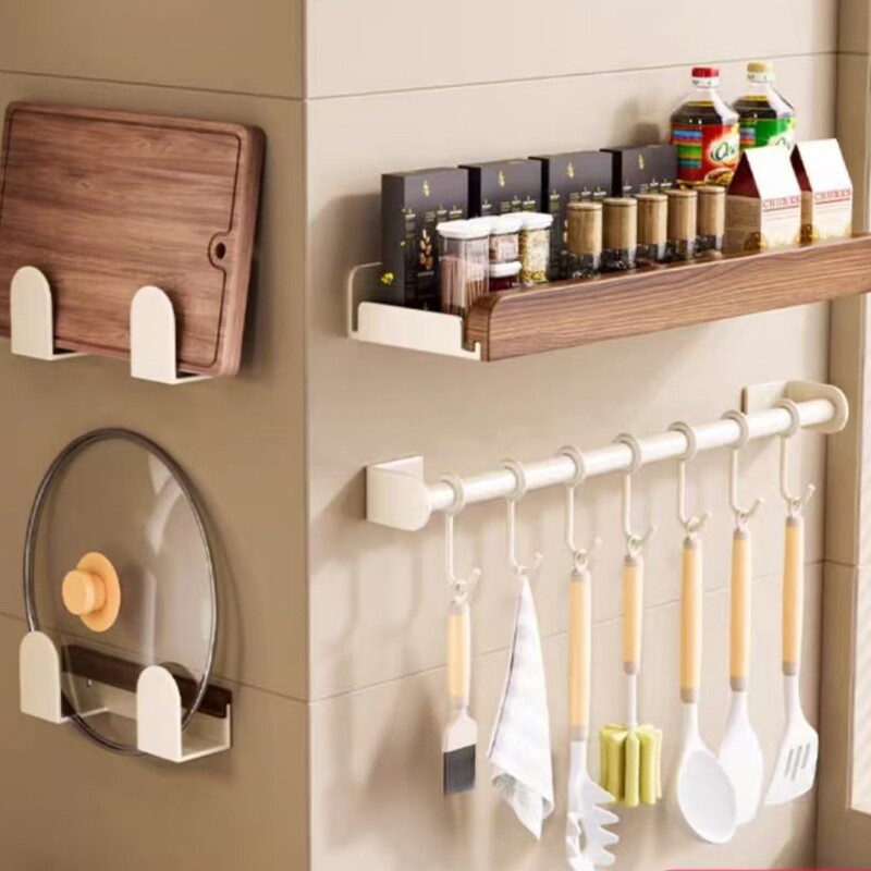 美ラードの台所の物置棚は穴を開けないで調味料をかぶせます。|undefined