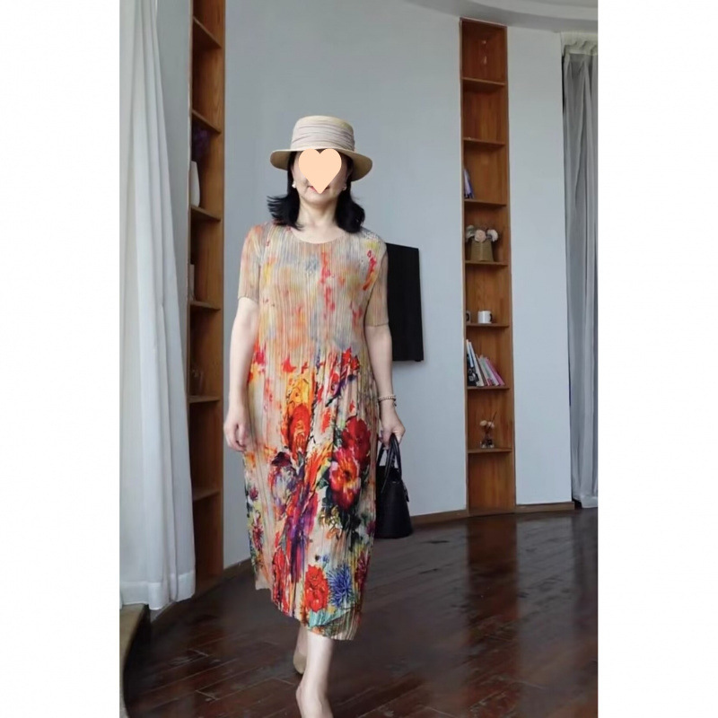 夏季圆领弹力真丝褶皱连衣裙女宽松大码中年妈妈短袖圆点印花长裙