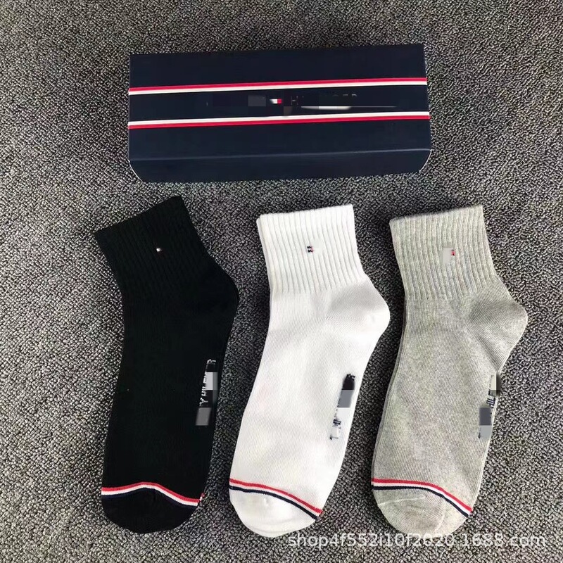 Tommy Boxed Mid-Tube Cotton Socks for Men and Women Black and White Gray Pure Color Breathable Sweat-Absorbent Four-Season Casual Sports Socks Boxed Socks