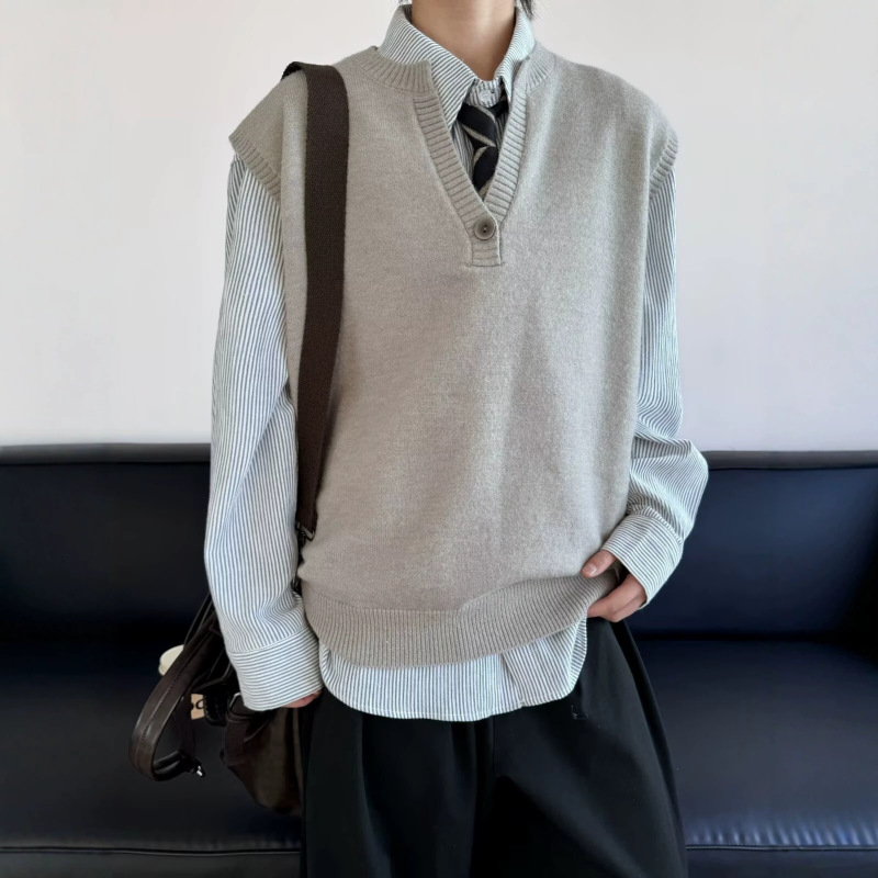 American retro half-V-neck knitted vest for men, spring and autumn casual loose-fitting old money style vest, commuter top American retro half-V-neck knitted vest for men, spring and autumn casual loose-fitting old money style vest, commuter top