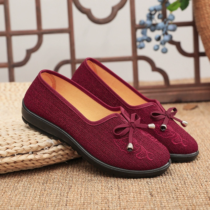 Старая пекинская тканевая обувь для женщин среднего и пожилого возраста, нескользящая мягкая подошва из коровьего сухожилия, весенне-осенняя рабочая обувь.