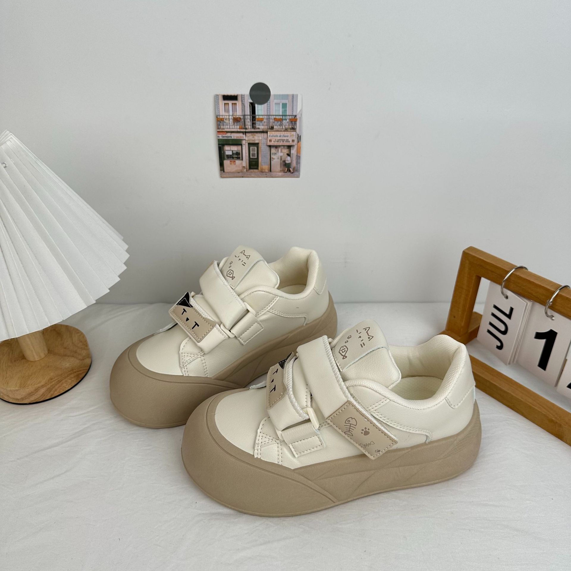 Zapatos de pan de ondas largas 2024 otoño versátiles in-viento zapatos de mujer pequeños zapatos casuales coreanos zapatos blancos para mujeres image 4