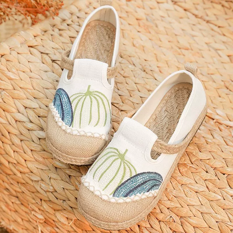 Новые ленивые парусиновые туфли в этническом стиле в пасторальном стиле, туфли с вышивкой, льняные повседневные туфли в рыбацком стиле с квадратным носком и вышивкой