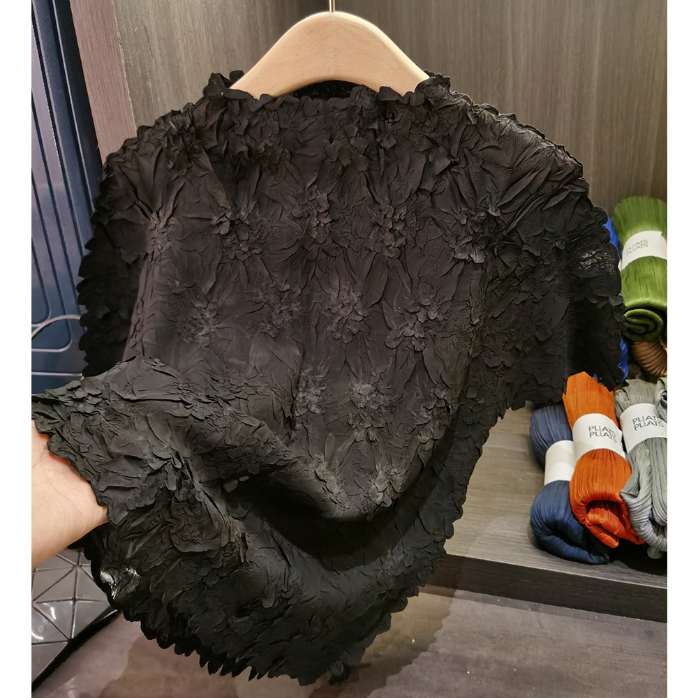 Áo thun nữ tay ngắn cổ tròn chất liệu cotton dập nổi hoa văn nổi cao cấp — Màu đen, Màu đào, Màu trắng, Màu xám