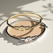 �羳����W�����CŮ�߼��r���p��Ӣ����ĸ�֭h�M���ǰٴ�M����