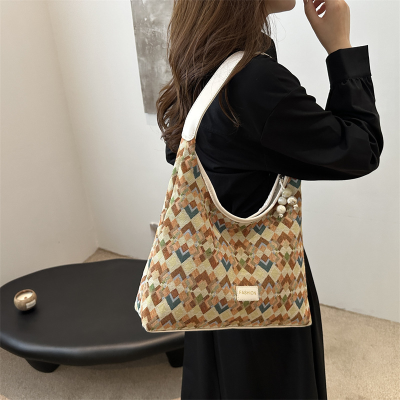 Bolsa de gran capacidad para mujeres 2024 nueva moda Zhongzhong Lingerie hombro brazo bolso de viaje casual