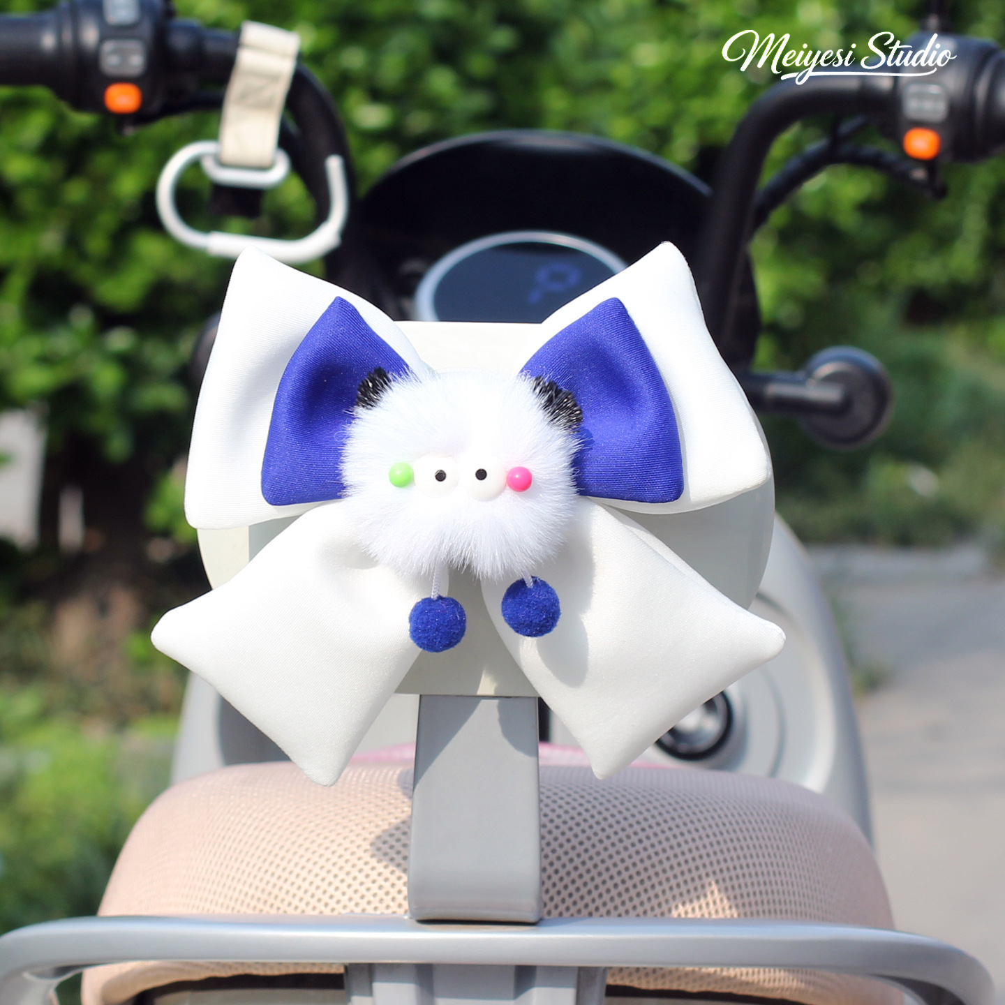 Auto eléctrico motorcicleta cabeza asiento trasero decoración arco lindo trenza monstruo coche eléctrico adornos asiento trasero pegatinas traseras