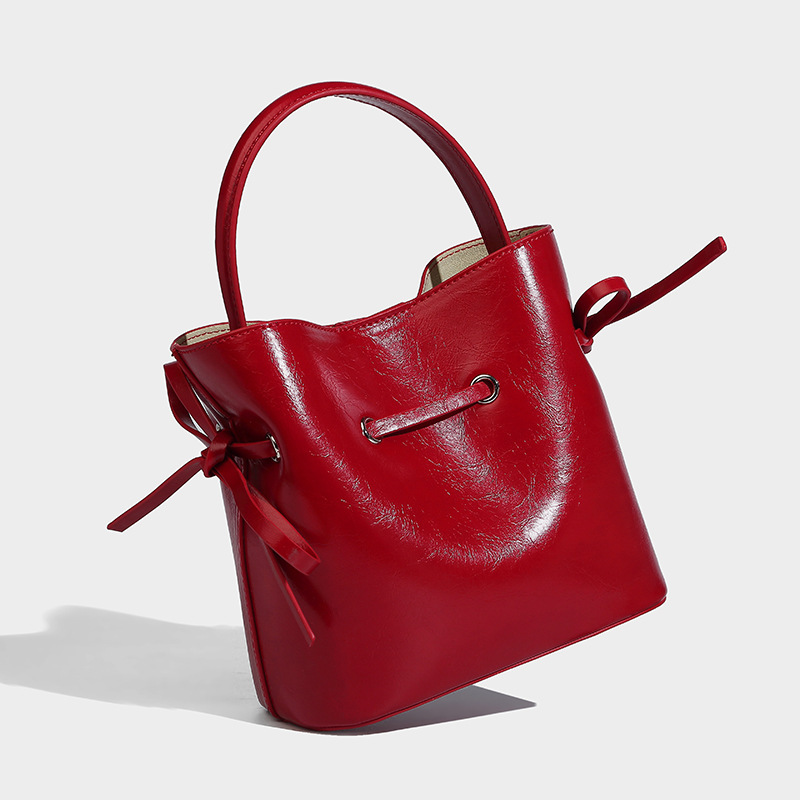 Diseño de nicho bolsa de cubo de cuerda de bombeo bolso de mujer 2025 nuevo bolso bolso mariposa bolso de moda suave bolso de hombro