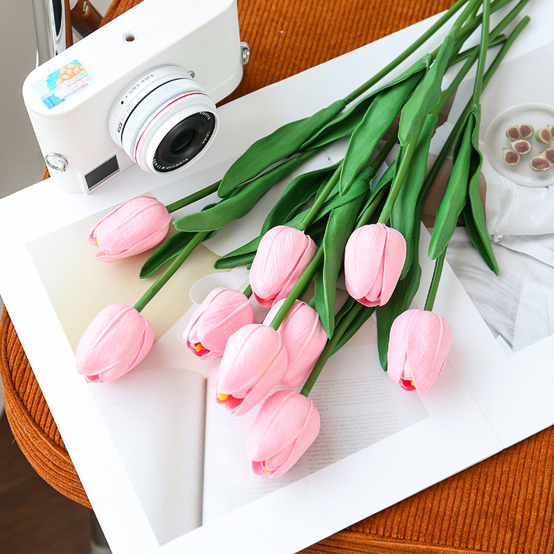 Tulipanes de simulación PU de alta gama flores de simulación de flores de una sola rama sensación de humedad decoración de mesa de comedor en el hogar flores falsas