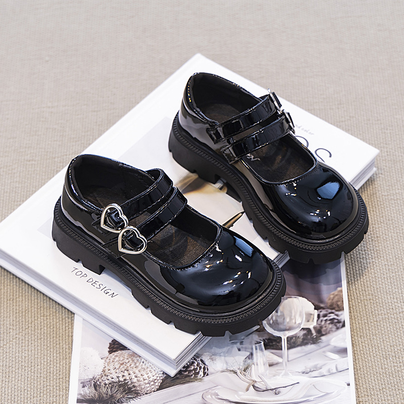 Zapatos de cuero para niñas 2025 primavera y otoño nuevos zapatos de princesa de niños británicos zapatos de espectáculo negro zapatos de moda