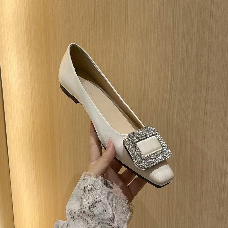 2026 primavera y otoño nuevos botones cuadrados de diamante negro viajeros zapatos de mujer de tamaño grande zapatos de cama franceses cuadrados zapatos de boca superficial
