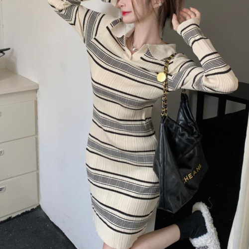 Hong Kong style Korean style black and white contrasting striped dress for women autumn and winter new slim fit and gentle temperament knitted long skirt