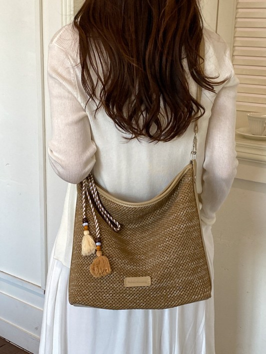 Bolsa de tote casual universal para mujeres 2026 nuevo estilo de vacaciones en la playa retro moda exquisita mochila de hombro