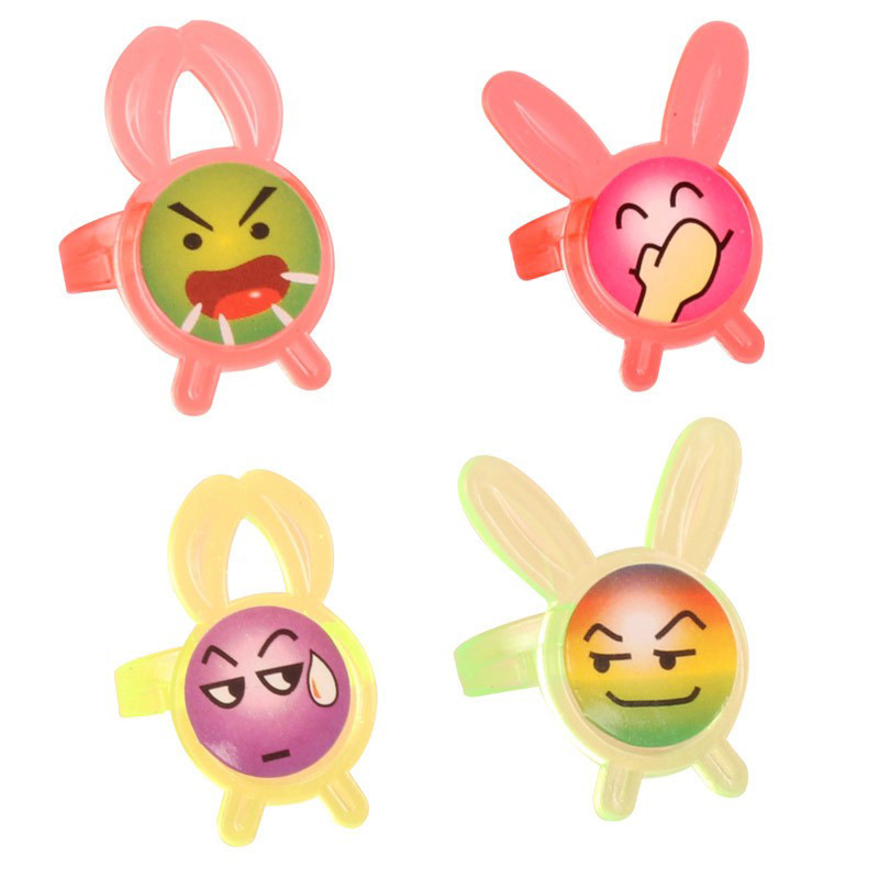 Mini anillo de plástico dibujos animados emoticon anillo de juguetes para niños regalos de jardín de infantes escaneo de código ventas calientes image 5