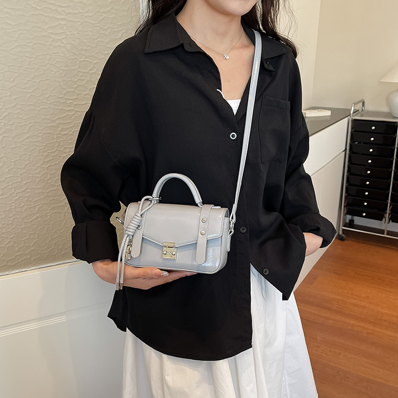 Commuting temperamento de verano popular bolso pequeño 2026 nuevo nicho de moda femenina diseño de hombro único bolso de tramo inclinado